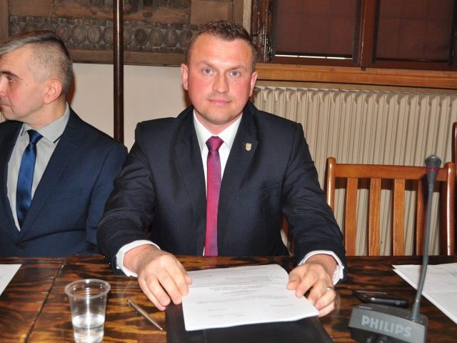 Łachacz przewodniczącym jest i basta!